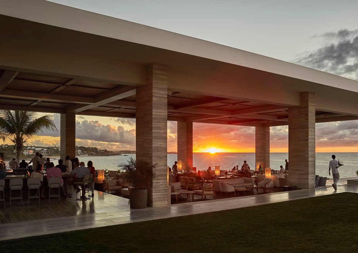 Закат в точке Sunset Lounge, Мидс Бэй